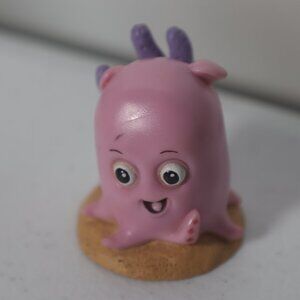 2003 Pink Octopus Pearl 1.75" PVC Action Figure Disney Pixar Finding Nemo